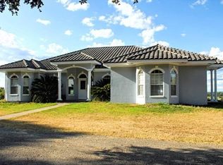 1011 Flores St, Lockhart, TX 78644