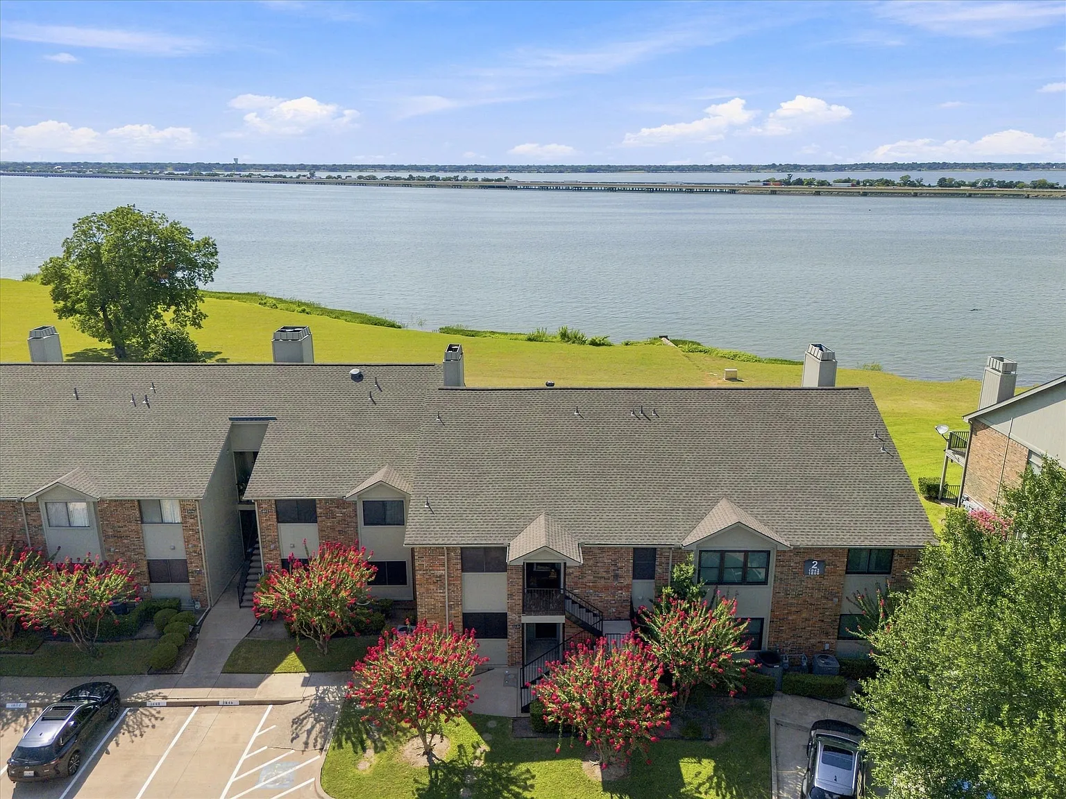 2 bed, 1337 sqft, $2,500 — Photo 4