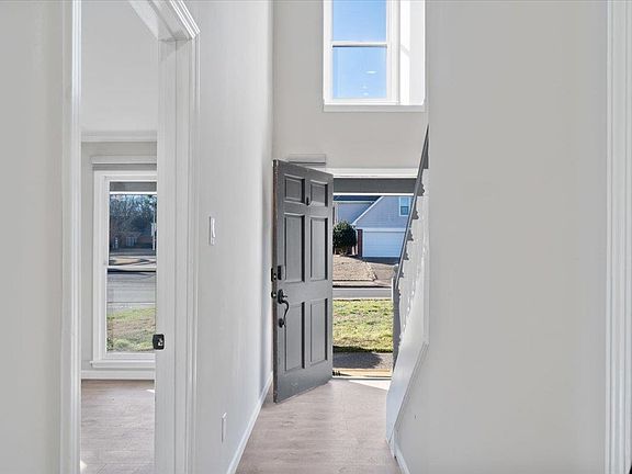4th image of 300 Mysen Dr