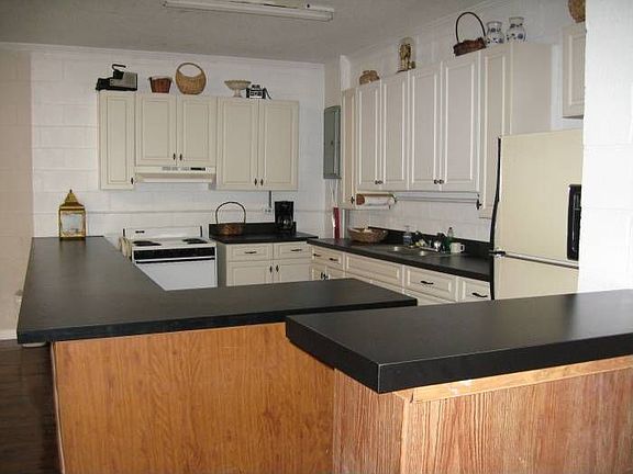 3rd image of 4760 Grassland Dr