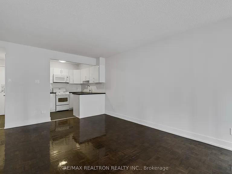 33 Isabella St #511 — Photo 10