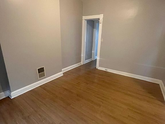 5th image of 228 N Kenwood Ave