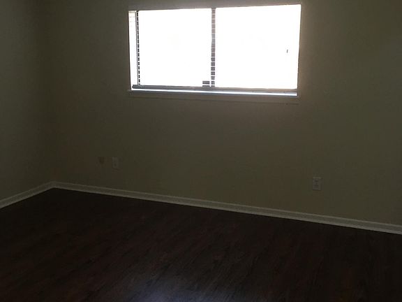 3rd image of 1007 Orchid Cir