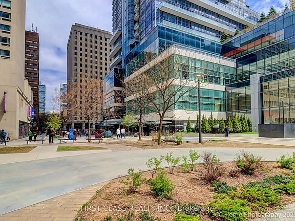 2nd image of 386 Yonge St Unit 2513