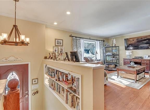 5th image of 44 Lakeview Dr