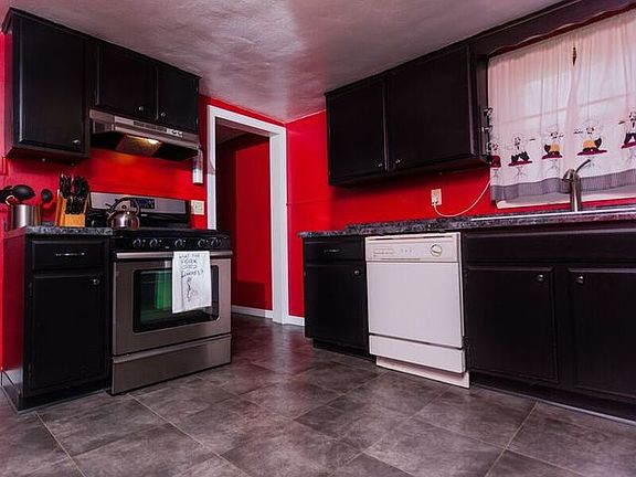 5th image of 1335 Dearborn Ave