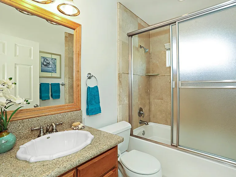 2nd Floor Full Bathroom