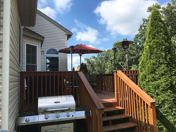 4th image of 89 Oak Ledge Ave