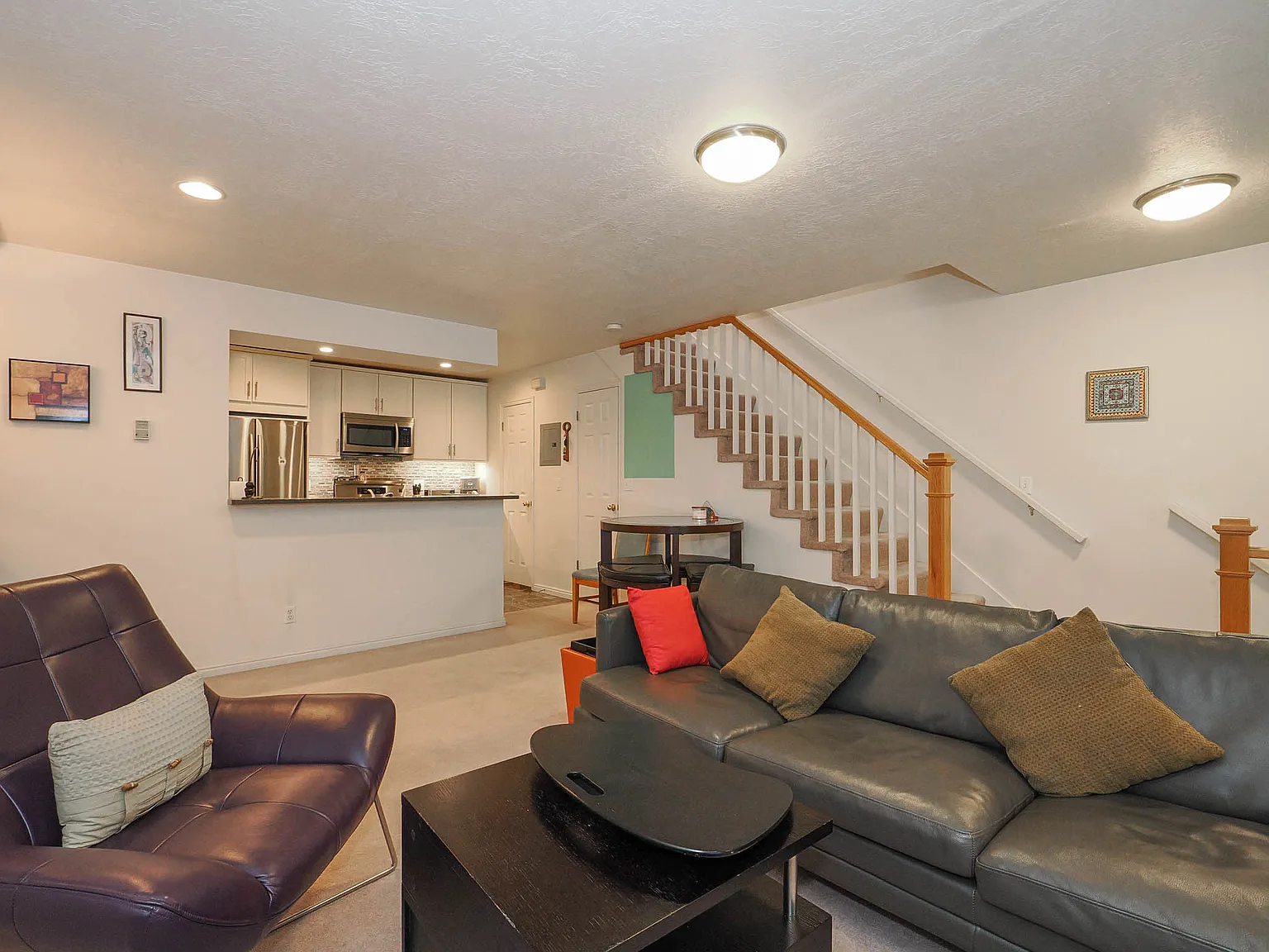 2 bed, 2.5 bath, 1300 sqft, $3,149 — Photo 3