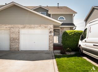 8208 Daniel Dr, Justice, IL 60458