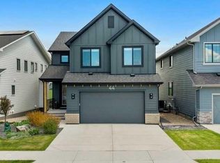 44 W Elderberry Way, Rocky View County, AB T3Z0G3