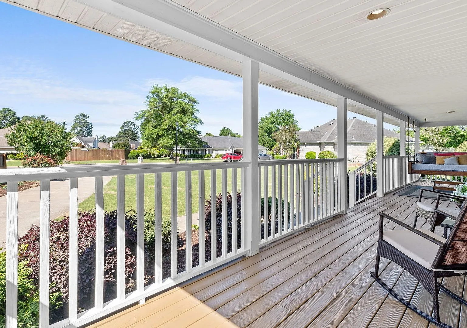Spacious 5 Bed 4.5 Bath Available July 2026 — Photo 4