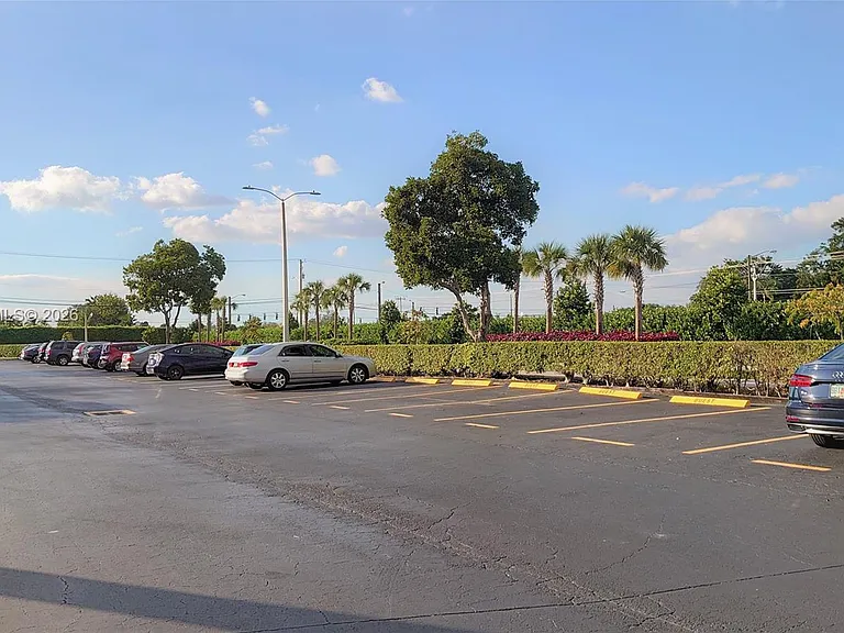 250 Suffolk Dr #250-F — Photo 15