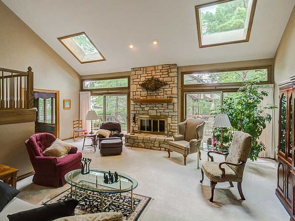 3rd image of 228 Glen Village Ct