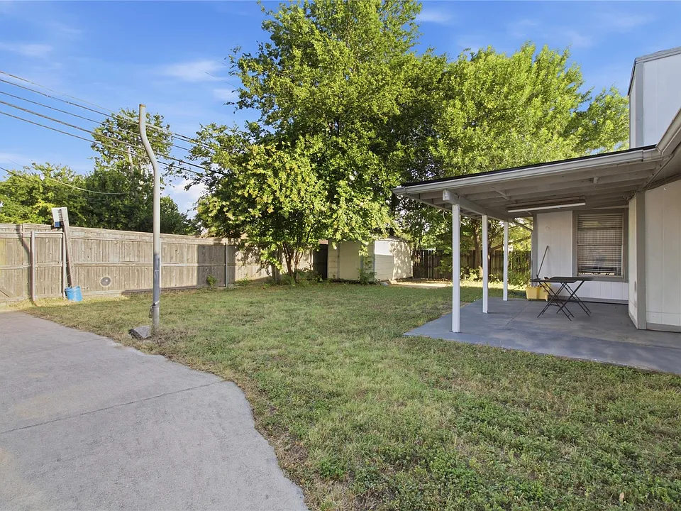 2410 Buttercup Cir