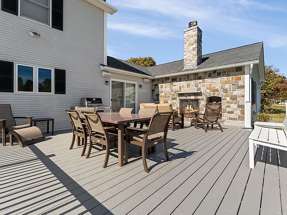 4th image of 65 Cobble Hill Meadows