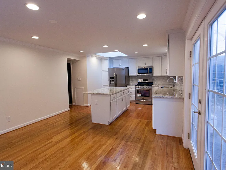 1419 N Longfellow St — Photo 32