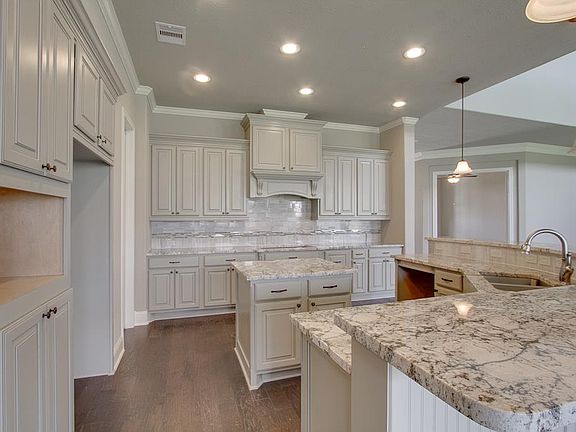 3rd image of 19426 Meadow Lakes Dr