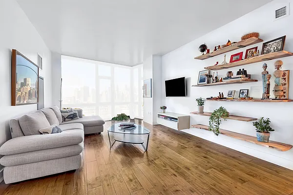 Sold by SERHANT. | media 3