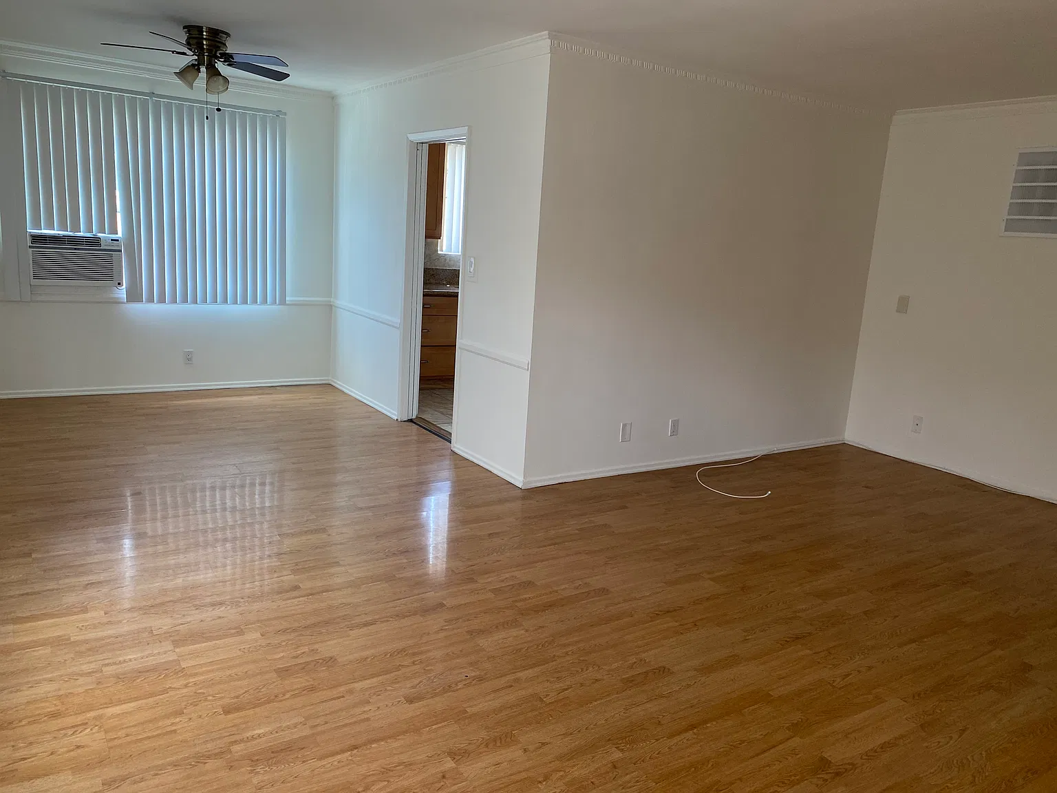 2 bed, 1.5 bath, 900 sqft, $2,145 — Photo 4
