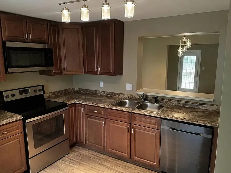 1701 Kayla Ct — Photo 4