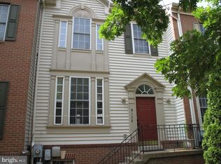 8176 Skelton Cir, Falls Church, VA 22042