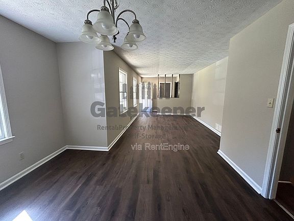 4th image of 2000 Forest Dr