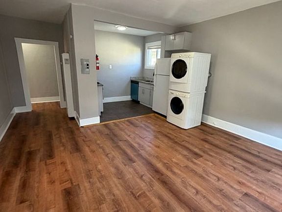 5th image of 685 33rd St Unit A