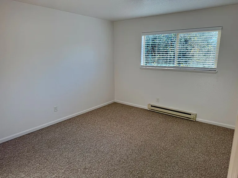 #74-Ivanhoe — Photo 12