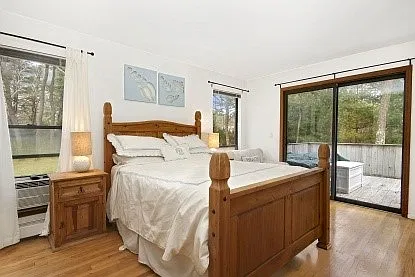 East Hampton Contemporary — Photo 4