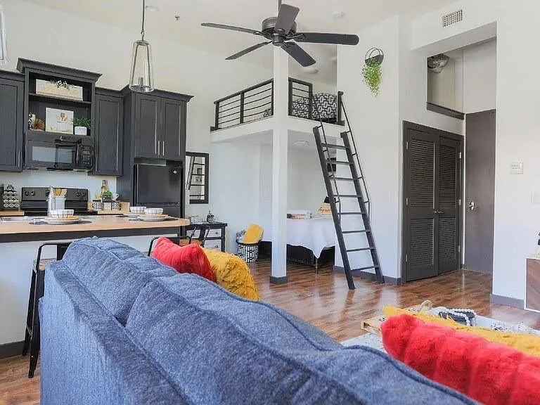2004 N Howard Ave #203 — Photo 8