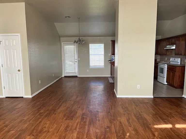 1731 Concord Dr — Photo 3