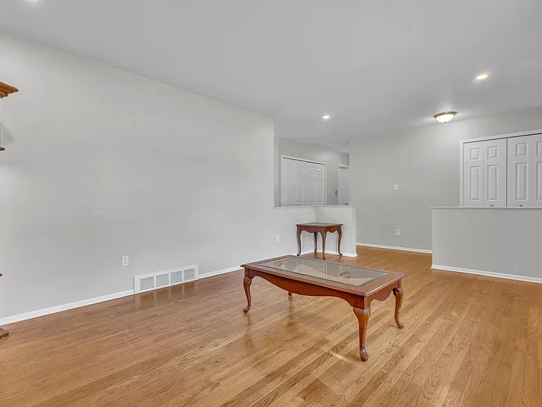 23520 Brandywynne St — Photo 29