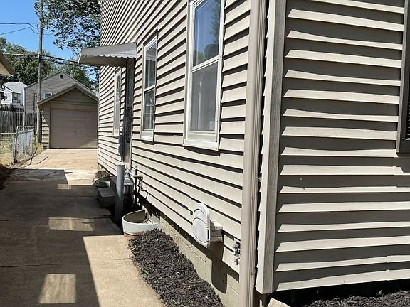 3rd image of 6208 S 36th St
