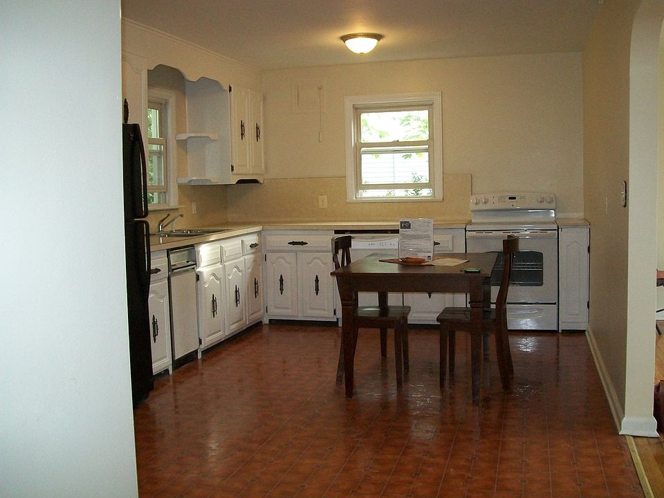 Country Eat-In Kitchen