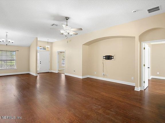 5th image of 308 DIANA Court