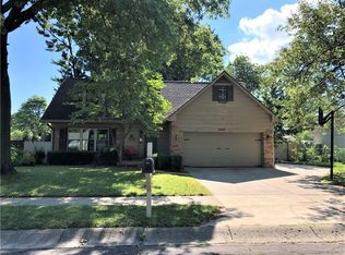 2825 Bittersweet Blvd, Columbus, IN 47203