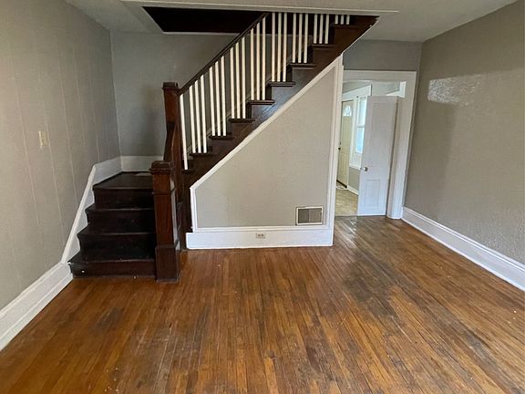 3rd image of 828 Niagara St