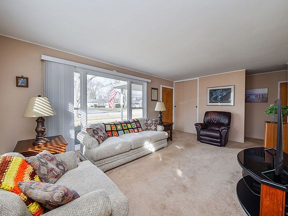 3rd image of 2302 Flicker Ln