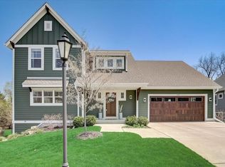 600 Sanctuary Ln, Delafield, WI 53018