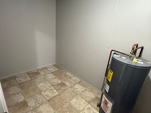 5th image of 824 E Wyman Ave #4