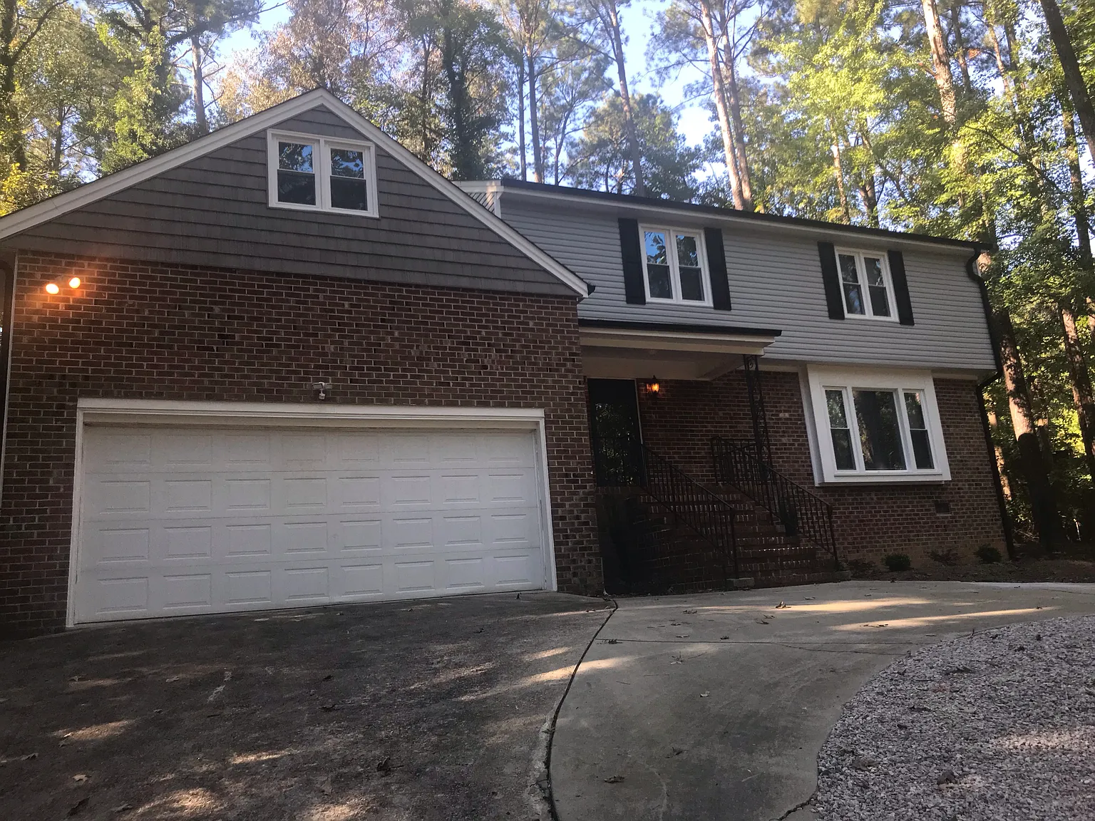 4 bed, 2.5 bath, 2850 sqft, $2,995 — Photo 2