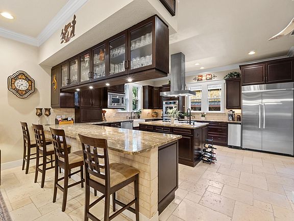 3rd image of 122 Dawana Ln