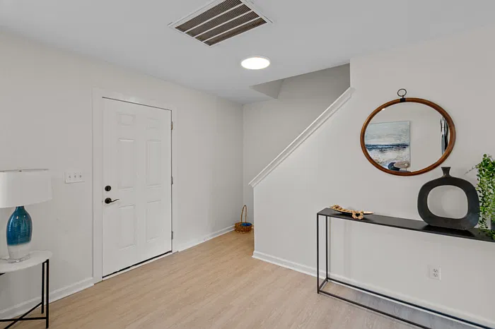 4 bed, 2.5 bath, 2248 sqft, $2,495 — Photo 2