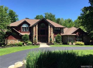 44 Hillsboro Dr, Orchard Park, NY 14127
