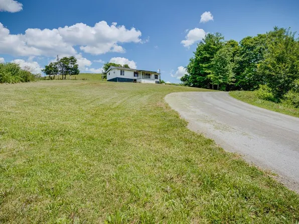 212 Circle Dr, Castlewood, VA 24224
