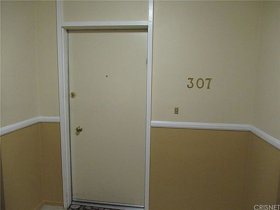 5th image of 5339 Newcastle Ave Unit 307