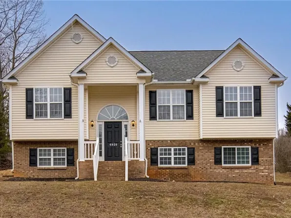 6920 Rangecrest Rd, Belews Creek, NC 27009