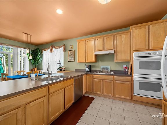 5th image of 577 Cardinal Ave