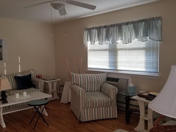 4th image of 241 Columbine Ave #A